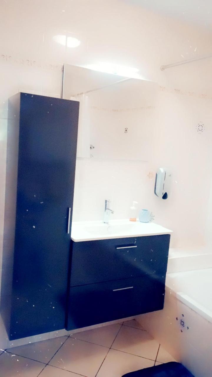 Apartamento Au Pied Des Montagnes. Saint-Jean-de-Maurienne Exterior foto